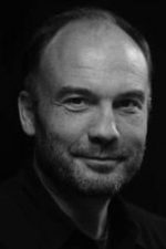 Mahir Günşiray; İstanbul, Türkiye doğumlu Türk oyuncu