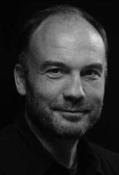 Mahir Günşiray; İstanbul, Türkiye doğumlu Türk oyuncu