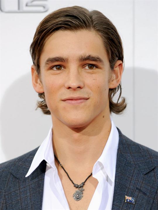 Brenton Thwaites; Cairns, Queensland, Avustralya doğumlu Avustralyalı oyuncu