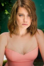 Sera Tokdemir; Mersin, Türkiye doğumlu Türk oyuncu