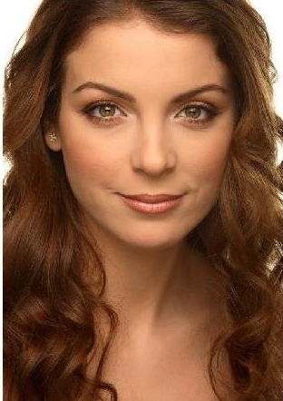 Özge Özberk; İstanbul, Türkiye doğumlu Türk oyuncu, yapımcı