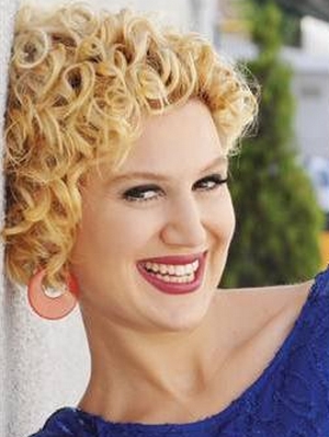 Hande Katipoğlu; İstanbul, Türkiye doğumlu Türk oyuncu