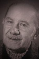 Vedat Türk ali; Samsun, Türkiye doğumlu Abdulkadir Pirhasan olarak da bilinen Türk senarist, yazar