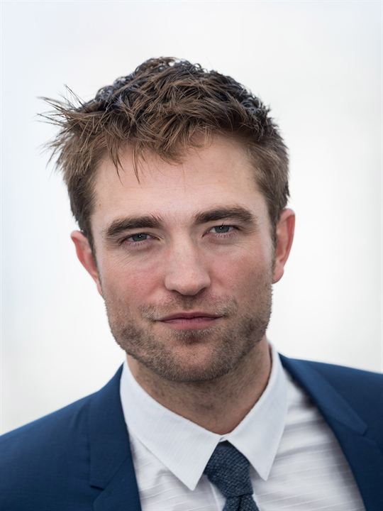Robert Pattinson; Londra,İngiltere doğumlu Robert Douglas Thomas Pattinson olarak da bilinen İngiliz  oyuncu