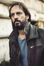 Timuçin Esen; Adana, Türkiye doğumlu Türk oyuncu