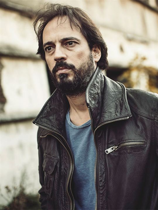 Timuçin Esen; Adana, Türkiye doğumlu Türk oyuncu