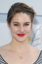 Shailene Woodley; San Bernardino, Kaliforniya, ABD doğumlu Shailene Diann Woodley olarak da bilinen Amerikalı oyuncu, idari yapımcı, yapımcı