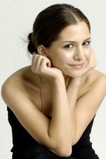 Ezgi Asaroğlu; Türk oyuncu