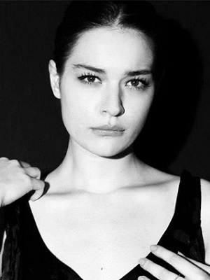 Şafak Pekdemir; İstanbul, Türkiye doğumlu Türk oyuncu