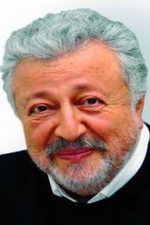 Metin Akpınar; Fatih, İstanbul, Türkiye doğumlu Türk oyuncu