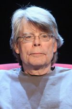 Stephen King; Portland, Maine, ABD doğumlu Stephen Edwin King olarak da bilinen Amerikalı yazar, senarist, oyuncu