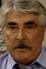 Erdal Özyağcılar; Bursa, Türkiye doğumlu Türk oyuncu, hikaye yazarı