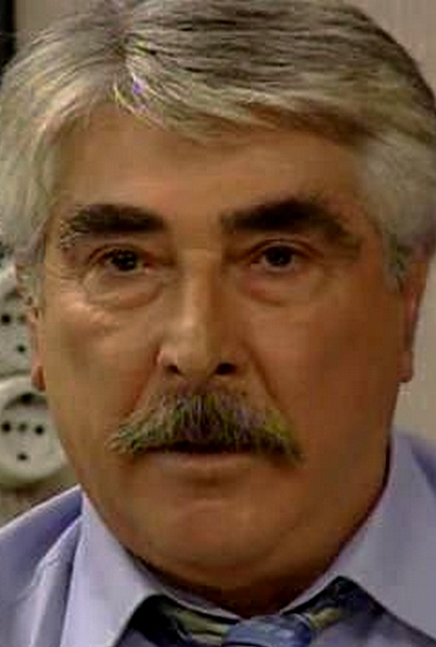 Erdal Özyağcılar; Bursa, Türkiye doğumlu Türk oyuncu, hikaye yazarı