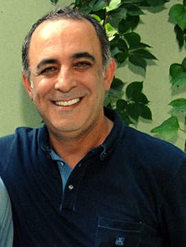 Necati Akpınar; Ankara, Türkiye doğumlu Türk yapımcı