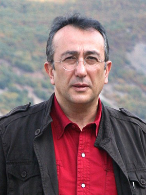 Tayfun Talipoğlu; Kars, Türkiye doğumlu Türk oyuncu, yazar