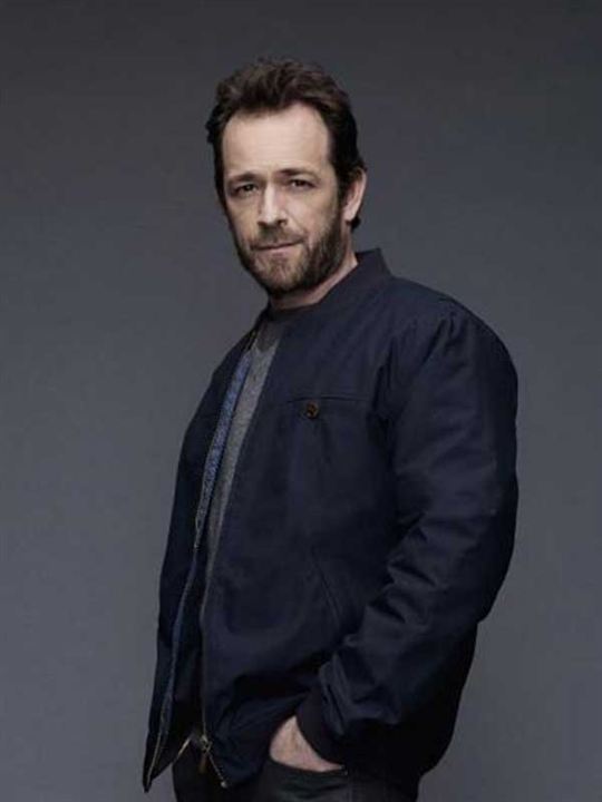 Luke Perry; Mansfield, Ohio, ABD doğumlu Coy Luther Perry III olarak da bilinen Amerikalı oyuncu, idari yapımcı, orijinal karakterleri yaratan