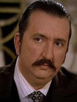 Renan Bilek; İstanbul, Türkiye doğumlu Türk oyuncu, müzisyen