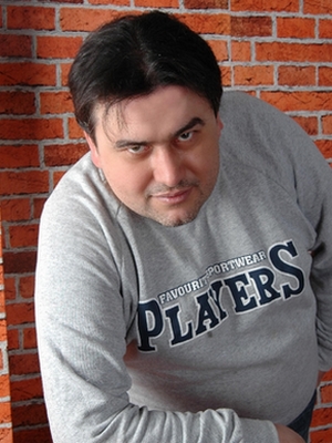 Serkant Yaşar Kutlubay; İstanbul, Türkiye doğumlu Türk senarist, yönetmen, yapımcı