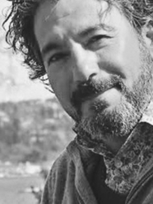 Yücel Yolcu; Iğdır, Türkiye doğumlu Türk yönetmen