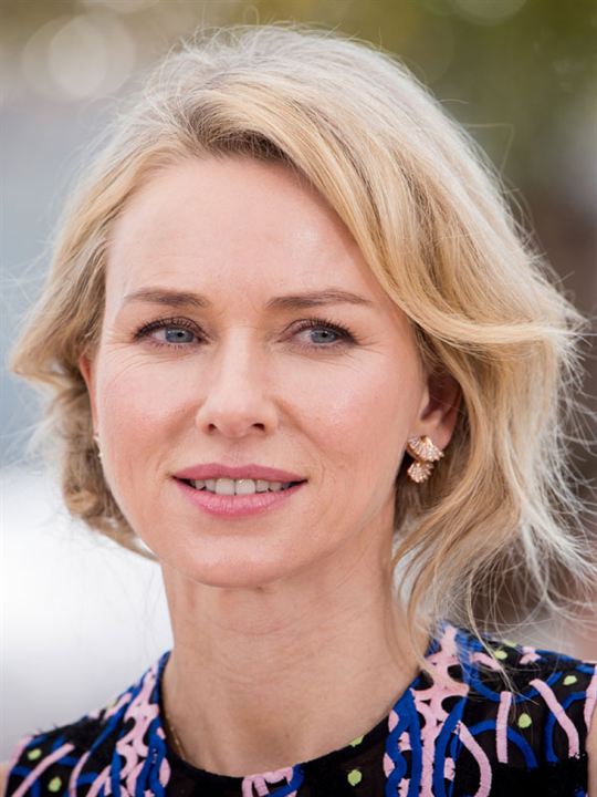 Naomi Watts; Shoreham,Kent,İngiltere doğumlu Naomi Ellen Watts olarak da bilinen İngiliz  oyuncu, idari yapımcı, yapımcı