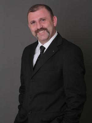 Murat Şenol; Türk seslendirme sanatçısı, oyuncu