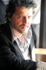 İlker Aksum; İstanbul, Türkiye doğumlu Türk oyuncu