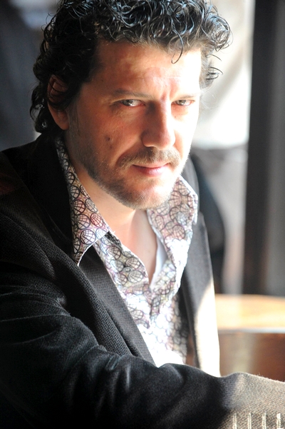 İlker Aksum; İstanbul, Türkiye doğumlu Türk oyuncu