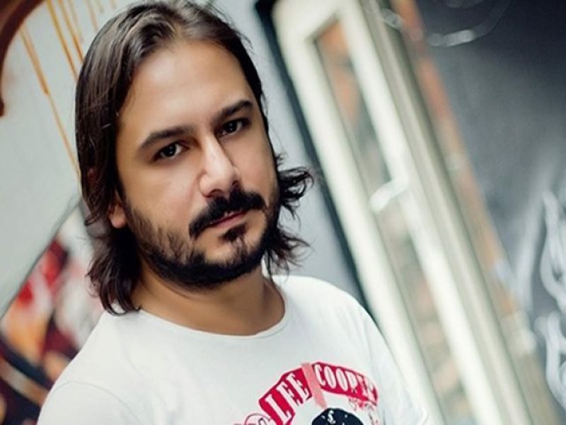 Emrah Serbes; Yalova, Türkiye doğumlu Türk senarist, yazar