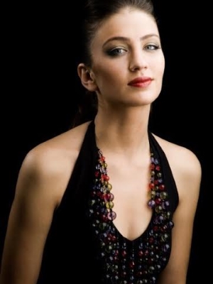 Ceren Benderlioğlu; İstanbul, Türkiye doğumlu Türk oyuncu