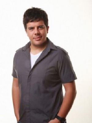 Eser Yenenler; Bursa, Türkiye doğumlu Türk oyuncu, senarist