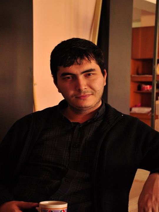 Erhan Tuncer; Üsküdar, İstanbul, Türkiye doğumlu Türk senarist, yönetmen