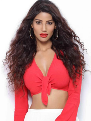 Nicole Faria; Bangalore, Karnataka, Hindistan doğumlu Hintmodel, güzelik kralliçesi oyuncu