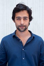 Emir Çubukçu; İstanbul, Türkiye doğumlu Türk oyuncu