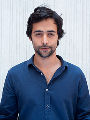 Emir Çubukçu; İstanbul, Türkiye doğumlu Türk oyuncu