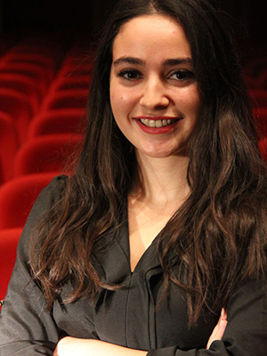 Nazlı Pınar Kaya; İstanbul, Türkiye doğumlu Türk oyuncu