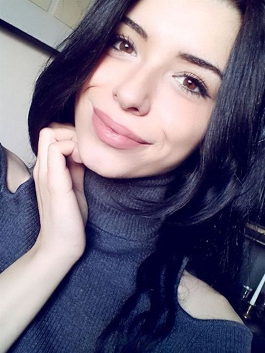 Aleyna Eroğlu; İstanbul, Türkiye doğumlu Türk oyuncu