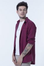 Orkun Işıtmak; İzmir, Türkiye doğumlu Türk oyuncu