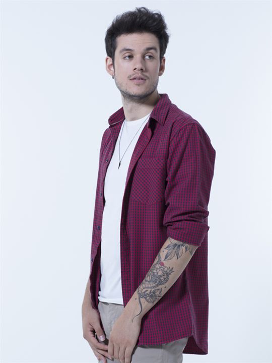 Orkun Işıtmak; İzmir, Türkiye doğumlu Türk oyuncu