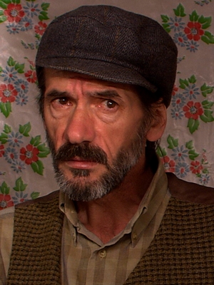 Mustafa Uzunyılmaz; Trabzon, Türkiye doğumlu Türk oyuncu