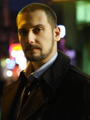 Alican Albayrak; İzmir, Türkiye doğumlu Türk oyuncu