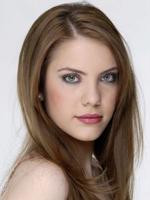 Eda Ece; İstanbul, Türkiye doğumlu Türk oyuncu