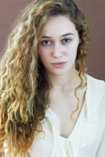 Alycia Debnam-Carey; Sidney, Yeni Güney Galler, Avustralya doğumlu Alycia Jasmin Debnam-Carey olarak da bilinen Avustralyalı oyuncu