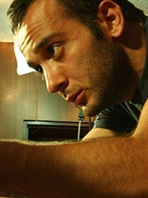 Mustafa Kenan Aybastı; İstanbul, Türkiye doğumlu Türk yönetmen, senarist