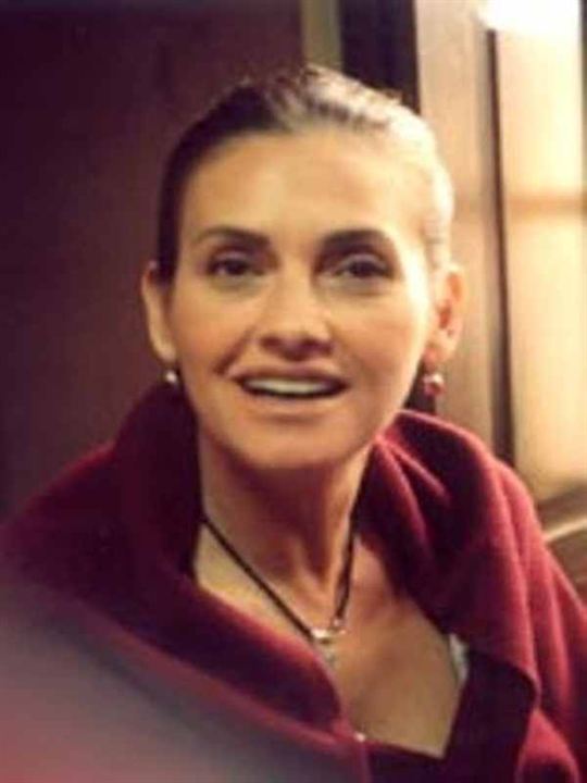 Nur Sürer; Bursa, Türkiye doğumlu Türk oyuncu