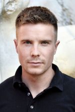Joe Dempsie; Liverpool,Merseyside,İngiltere doğumlu Joseph Dempsie olarak da bilinen İngiliz oyuncu