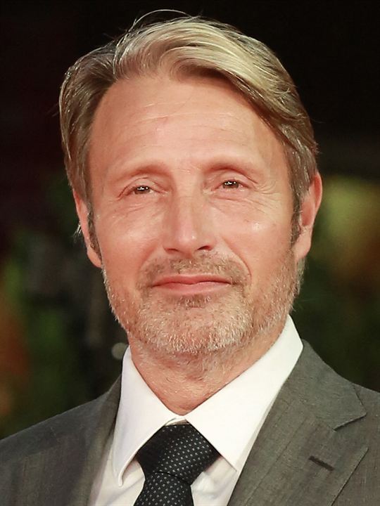 Mads Mikkelsen; Kopenhag, Danimarka doğumlu Mads Dittman Mikkelsen olarak da bilinen Danimarkalı oyuncu, idari yapımcı