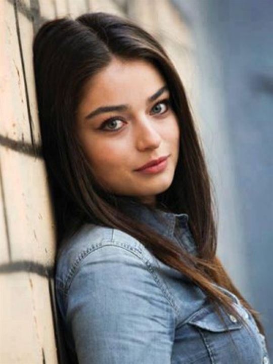 Ayça Ayşin Turan; Sinop, Türkiye doğumlu Türk oyuncu