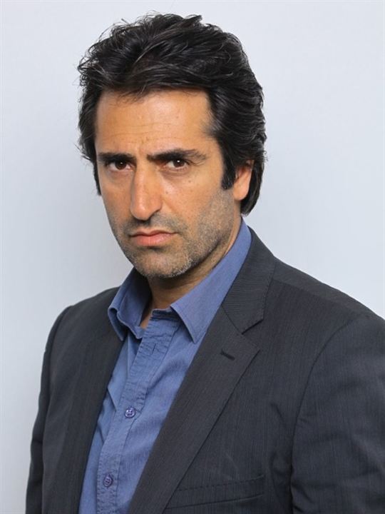 Mahsun Kırmızıgül; Diyarbakır, Türkiye doğumlu Türk senarist, yönetmen, oyuncu