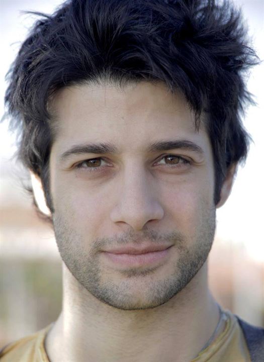 Ümit Erlim; İstanbul, Türkiye doğumlu Türk oyuncu