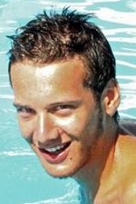 Edis Görgülü; Londra, İngiltere doğumlu Türk oyuncu